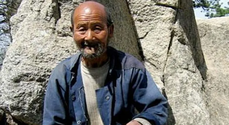 Ley china que obliga a ciudadanos visitar frecuentemente a sus padres ancianos