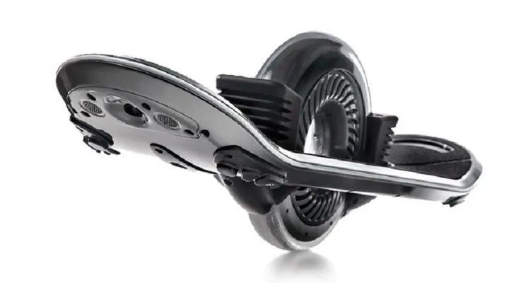 Presentan una hoverboard de una sola rueda en el CES