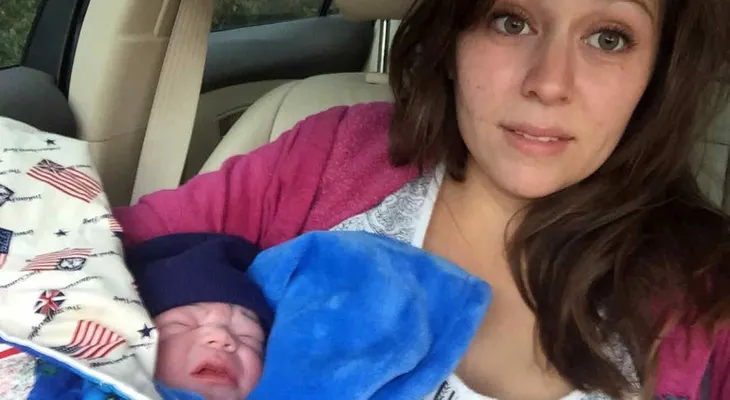 Patrullero de Alabama ayuda a una mujer a dar a luz