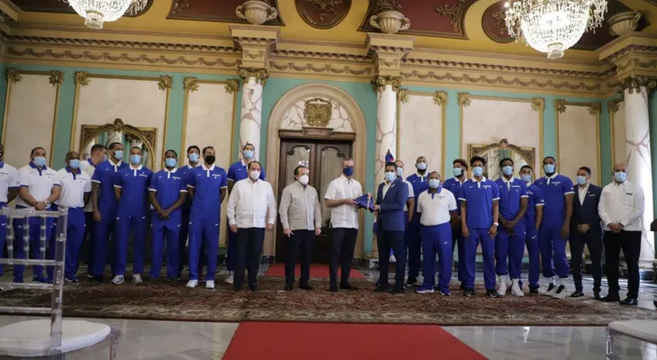 Presidente Abinader recibe a la selección nacional de baloncesto que busca clasificar en el Mundial de Baloncesto 2023