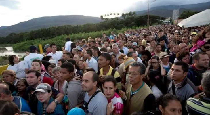 Casi 100, 000 venezolanos van a Colombia para comprar comida