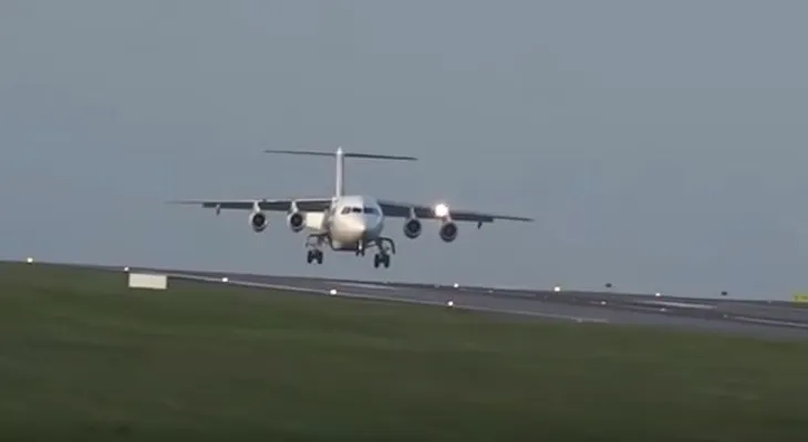 Piloto amenazó a su esposa con estrellar avión si se divorciaba de él