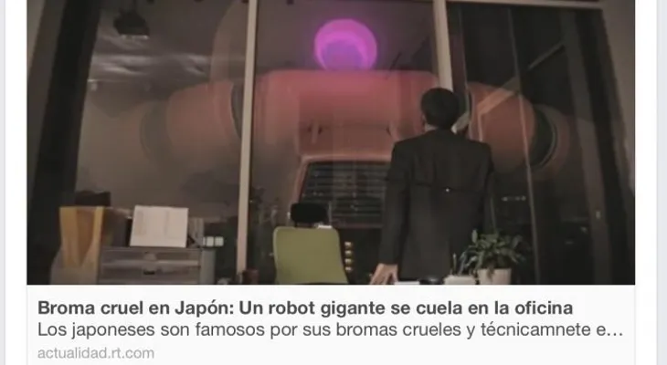 Broma cruel: Un robot gigante en la oficina (Video)