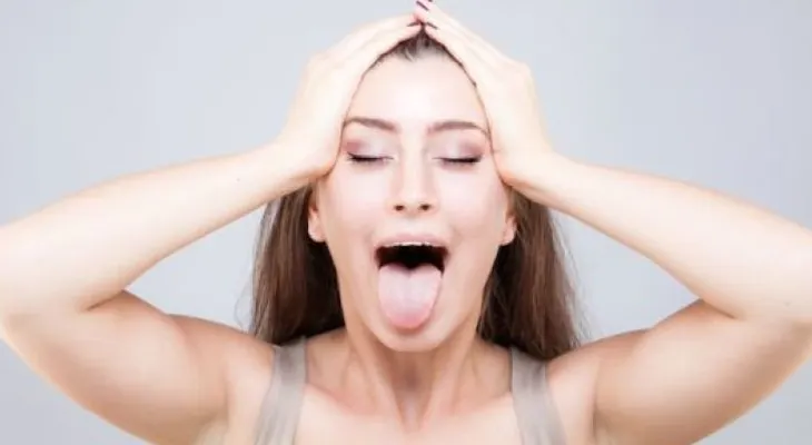 Yoga facial: Una técnica natural para retrasar el envejecimiento