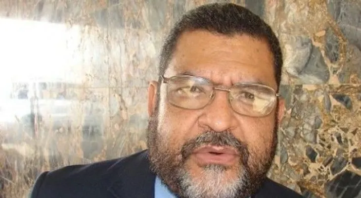 Emiten orden de arresto contra médico amenazó periodistas