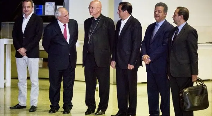 Gobierno y oposición se sientan finalmente a la mesa sin el partido de López
