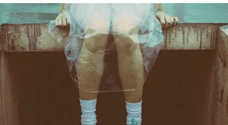Una niña de 4 años se prueba unos zapatos y contrae una infección mortífera