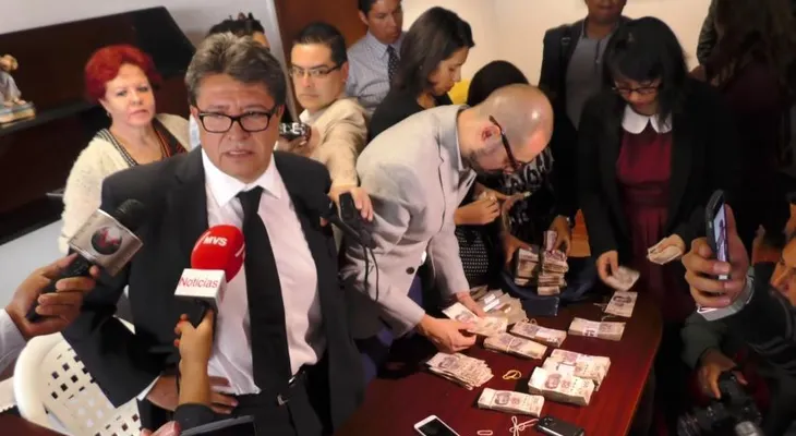 Funcionario mexicano denuncia intento de soborno: le dejan bolsa con equivalente a 94.000 dólares