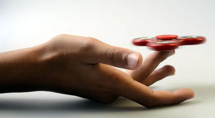 Pensó haber encontrado un spinner entre la ropa interior de su esposa, pero era algo íntimo