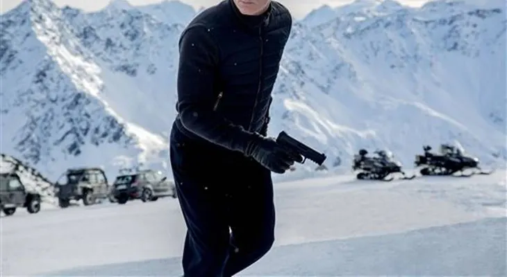 James Bond y Charlie Brown salvan la taquilla