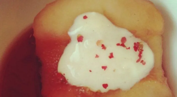 Cómo preparar peras hervidas con crema fresca 