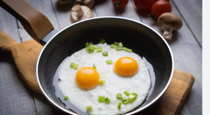 El mejor truco para que los huevos no se peguen al sartén