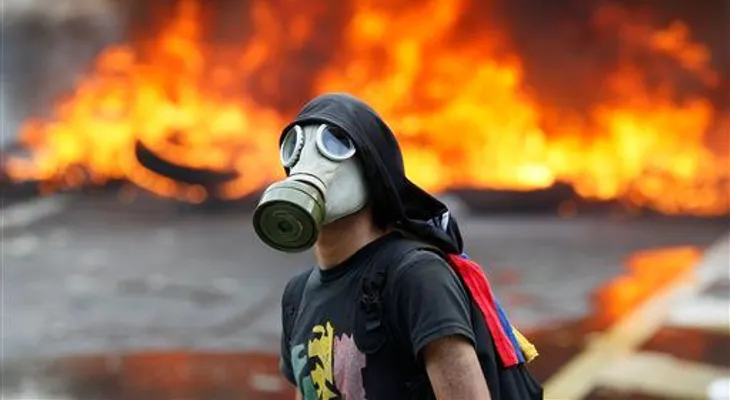 Disparan en la cabeza a joven durante protestas en Venezuela; suben a 38 los muertos
