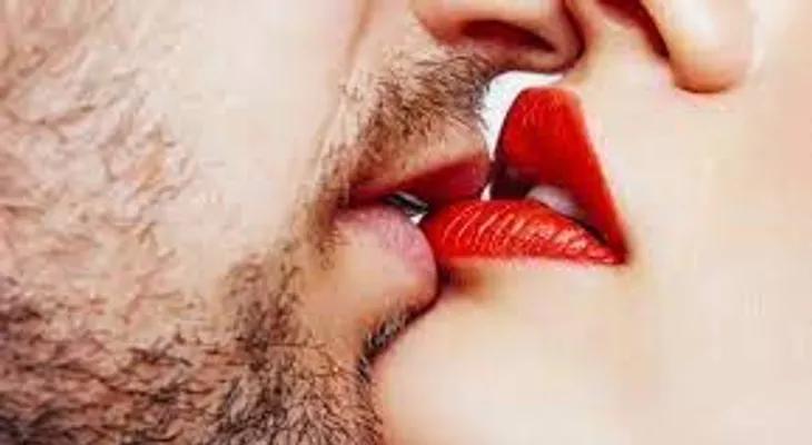 Los besos retrasan las arrugas, calman el dolor de cabeza; hay más, sigue leyendo...