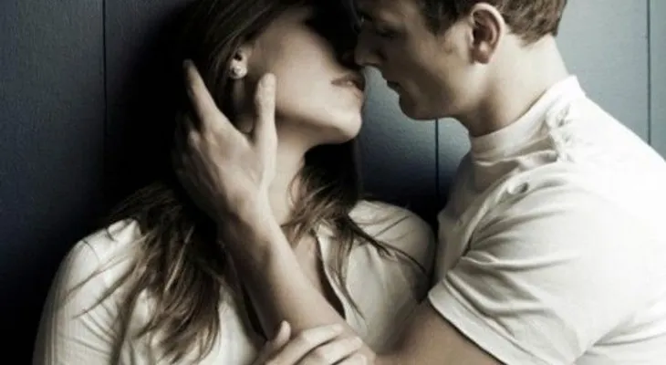 5 besos para erotizarse juntos
