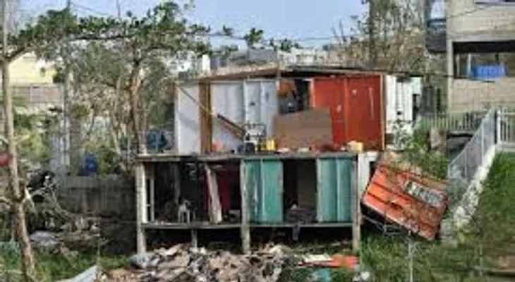 Los puertorriqueños siguen esperando ayuda una semana después del huracán María