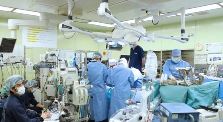 Realizan en Japón el primer trasplante de pulmón de donantes vivos