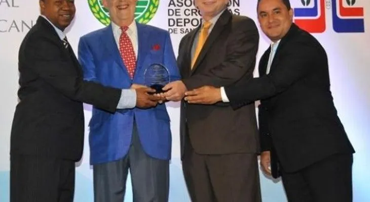Escogido agradece a la ACD por homenaje