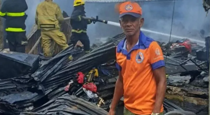 Incendio en Santiago de los Caballeros deja al menos cinco viviendas destruidas