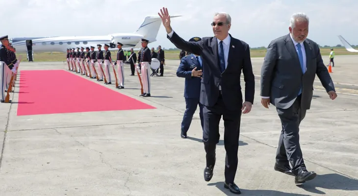 Presidente Abinader llega a Cali para participar en la investidura de Abelardo de la Espriella