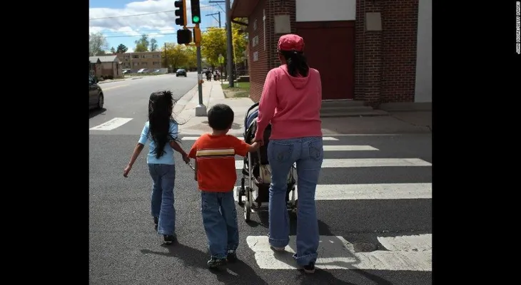 Indocumentados demandan a Texas por negar actas de nacimiento a sus hijos