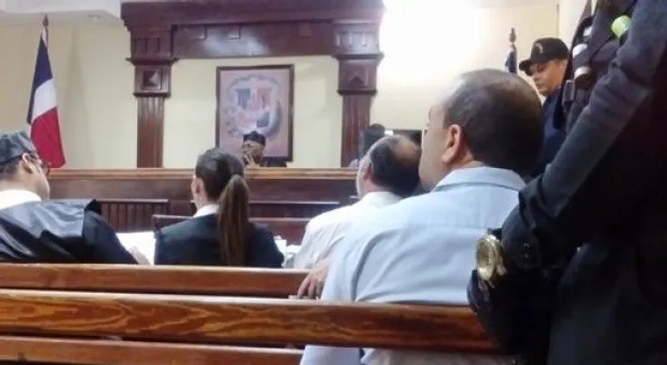 Defensa de francés Naudín dice expediente presenta "muchos problemas"