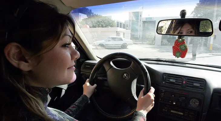 Acusan a servicio de transporte sólo para mujeres de ser discriminatorio