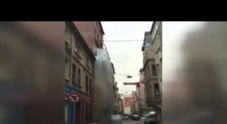 Un edificio de 5 pisos se derrumba en segundos (VIDEO)