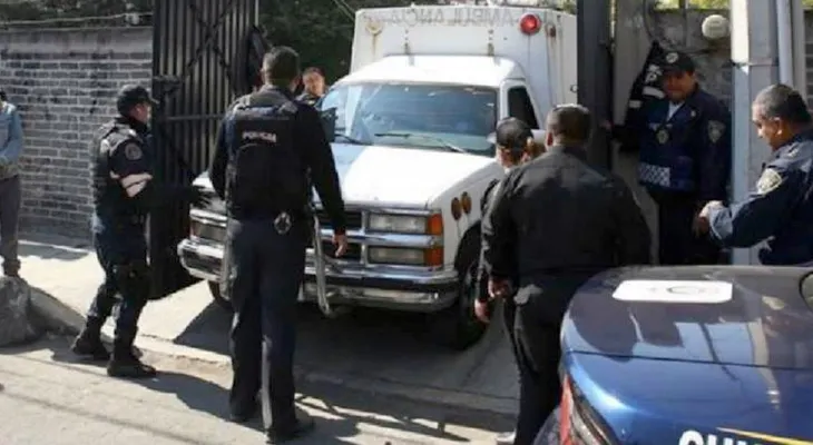 Cuatro miembros de una familia acuerdan suicidarse, pero uno se arrepiente a mitad de camino