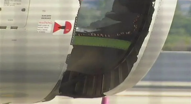 Avión con un boquete aterriza sin problemas en Sydney 