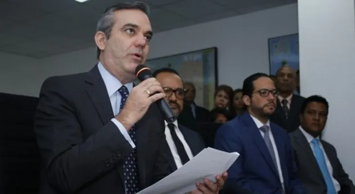Abinader dice Danilo no quiere debate por no hablar del "despilfarro de su gobierno"