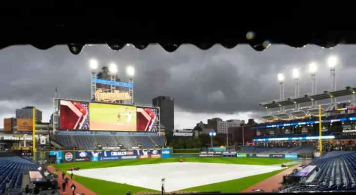 Lluvia obliga a posponer el cuarto juego de la Serie de Campeonato de la Liga Americana