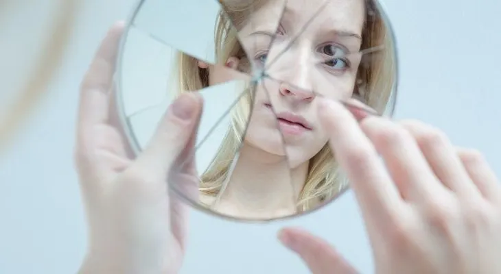 8 frases que las personas tóxicas usan para bajar tu autoestima