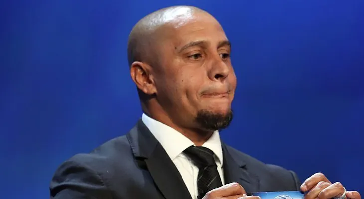 ¿Por qué Roberto Carlos cambió la bola en el sorteo de la Champions?