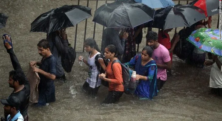 Fuertes lluvias en la India dejan al menos cinco personas muertas