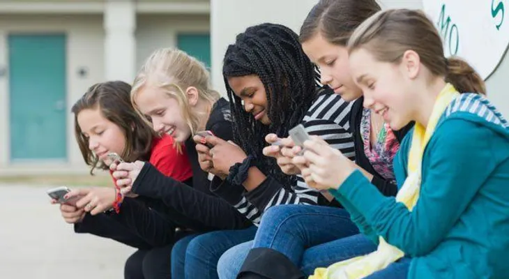 Niños menores de 12 años que usan celulares son más agresivos, obesos y tienen dificultad de aprendizaje