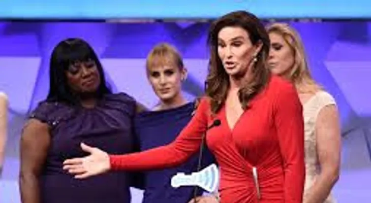 Grupo defensor de la comunidad LGBT premia a Caitlyn Jenner