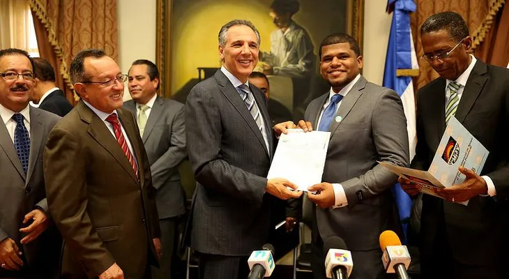 Gobierno entrega RD$41 MM para proyecto de La Vega 