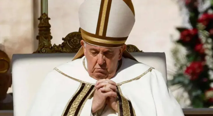 Salud del papa "estable"; envió mensaje desde  el hospital