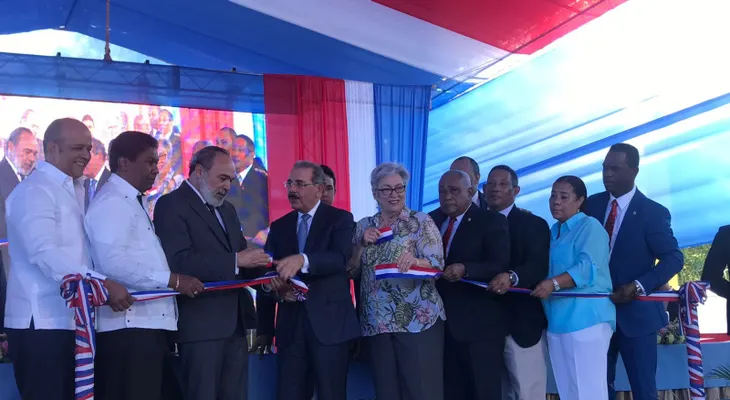 Presidente Medina inaugura un Centro de Diagnóstico en Barahona  
