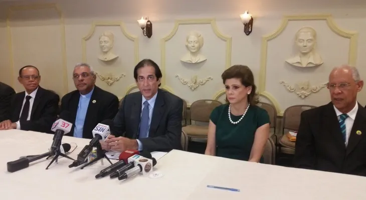 Cancelan 4 sancionan 7 por escándalo en graduación Plan Quisqueya 