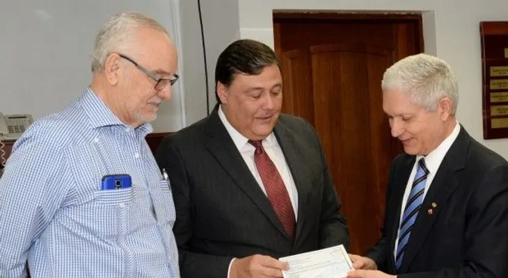 Gobierno entrega RD$14 millones para Serie del Caribe