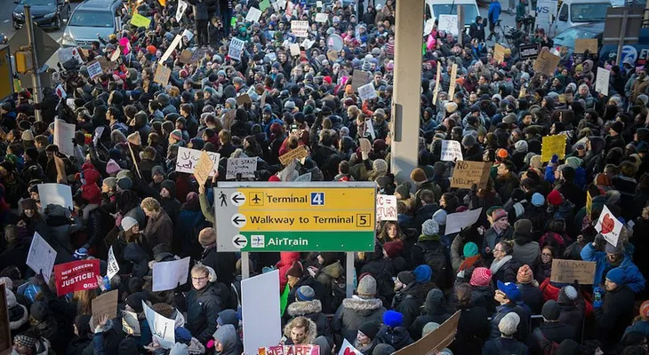 Las noticias que debes conocer a esta hora: ataque a una mezquita y las reacciones al decreto de Trump