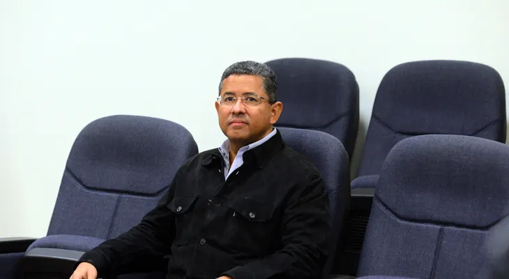 El expresidente de El Salvador Francisco Flores fallece a los 56 años, confirma su partido