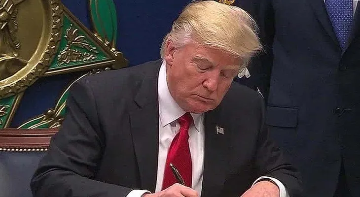 Juez federal de Hawai bloquea el nuevo decreto inmigratorio de Trump