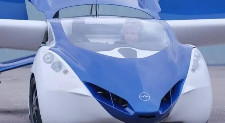 Primer auto volador comenzaría a venderse en 2017 (Video)