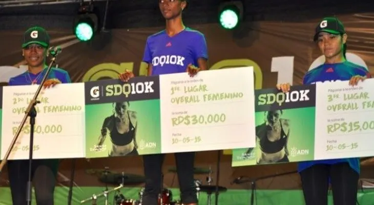 Cientos de corredores conquistaron la carrera SDQ 10K