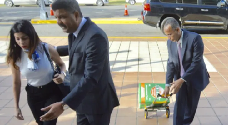 Abogado de Marcelo Hofke lleva documentos a la Procuraduría