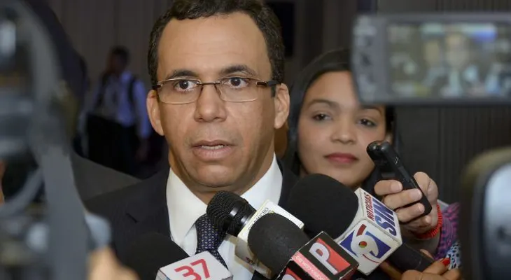 Ministro Andres Navarro expresa pesar por muertes de figuras de la comunicación y relacionados 