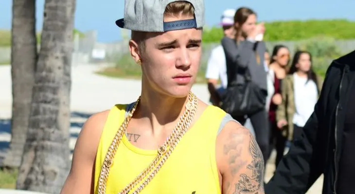 Justin Bieber lleva a Selena a Canadá a conocer su familia